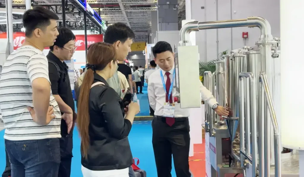 Dense and dilute phase conveying system for bulk powder